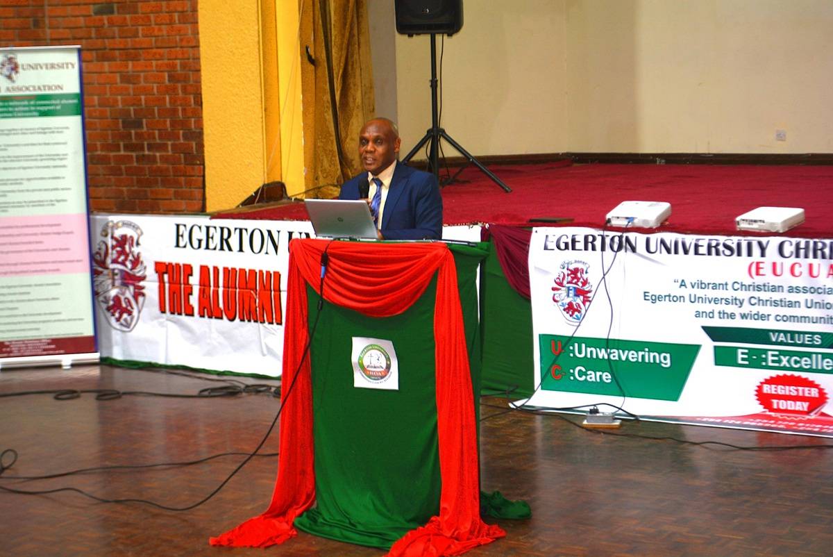 dr.wamukuru_during_the_meeting-min