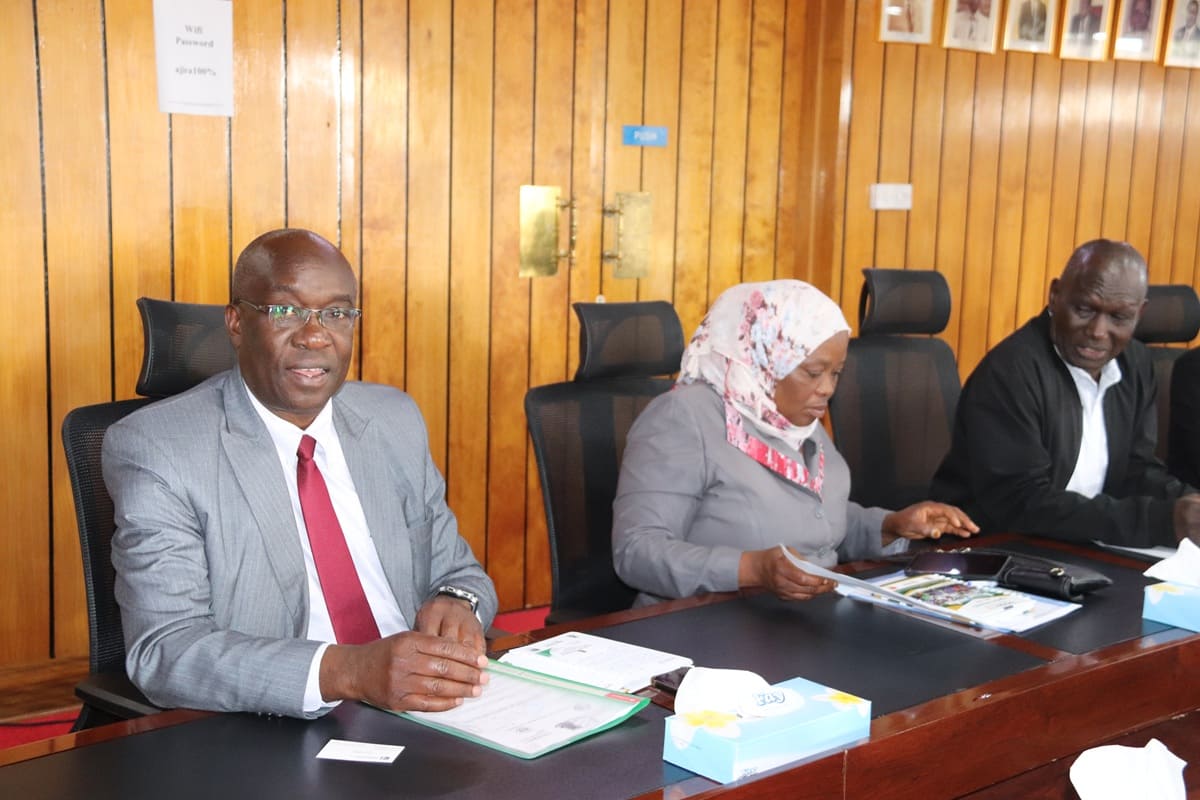 prof_aaduda_and_prof_mwanarusi