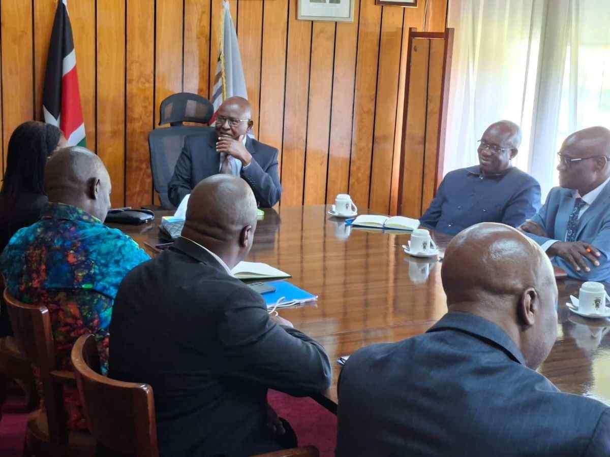 Egerton University, Vice-Chancellor Professor Isaac Kibwage today in his office received a team from the Kenya Medical Practitioners Council who paid him a courtesy call